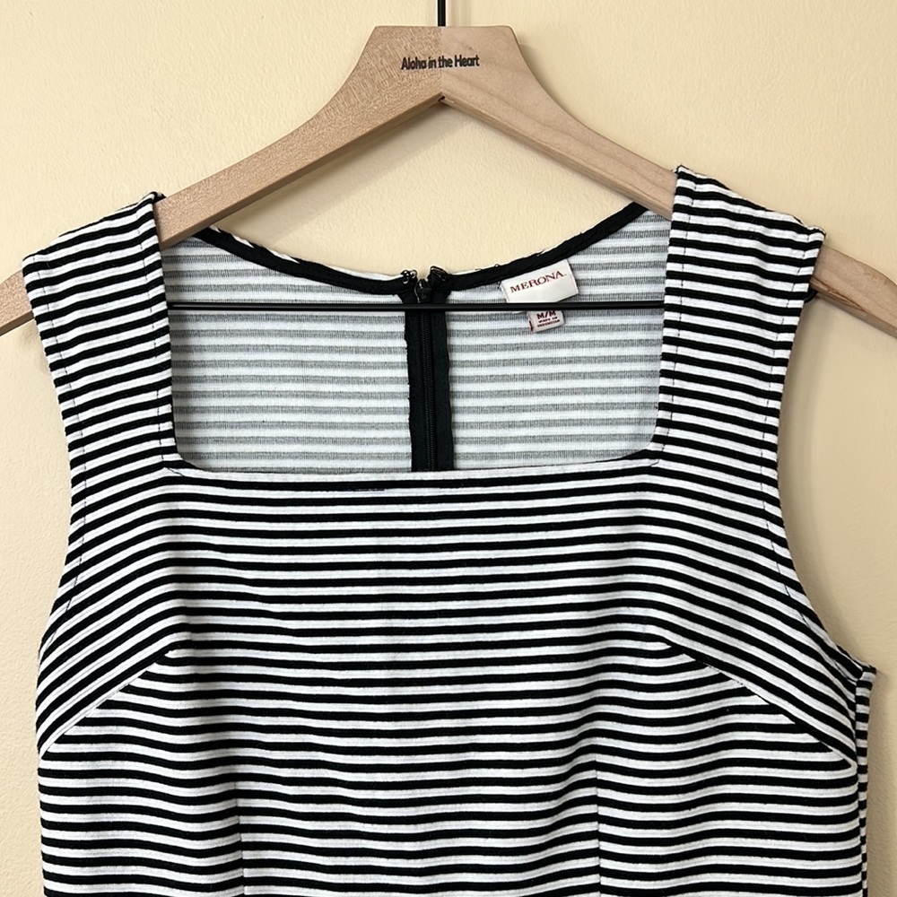 square-neck dress - Picture 2 of 5